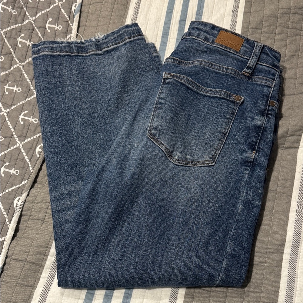 Judy Blue Relaxed Fit Cropped Denim Jeans